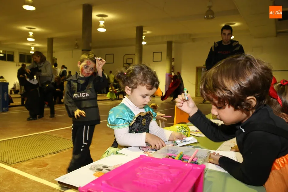 Foto 7 - El Colegio Antonio Machado celebra Halloween con disfraces, juegos y degustaciones