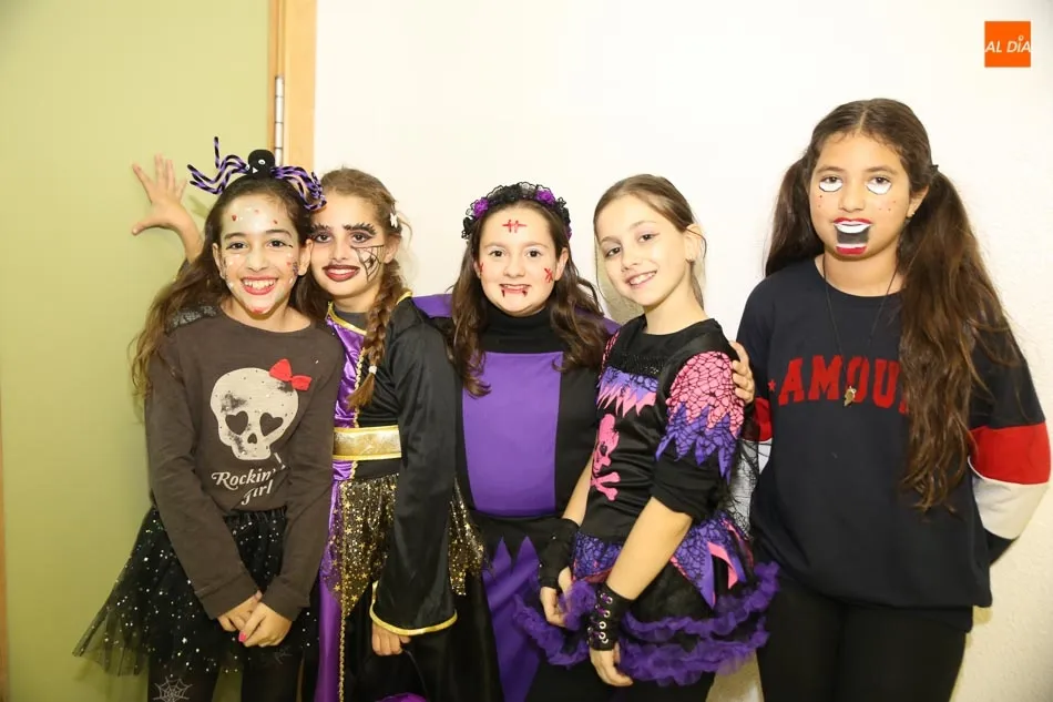 Foto 5 - El Colegio Antonio Machado celebra Halloween con disfraces, juegos y degustaciones
