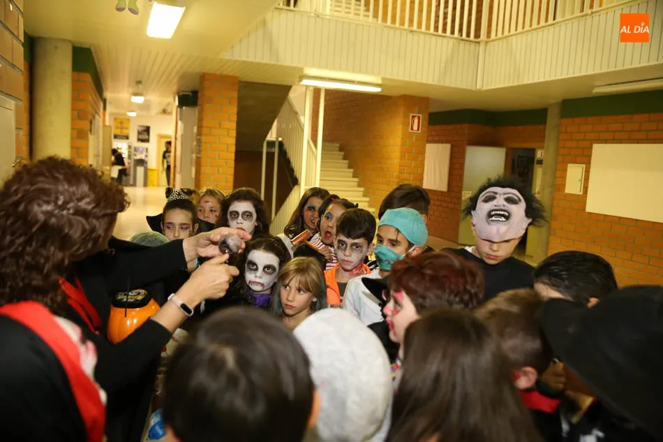 Foto 4 - El Colegio Antonio Machado celebra Halloween con disfraces, juegos y degustaciones