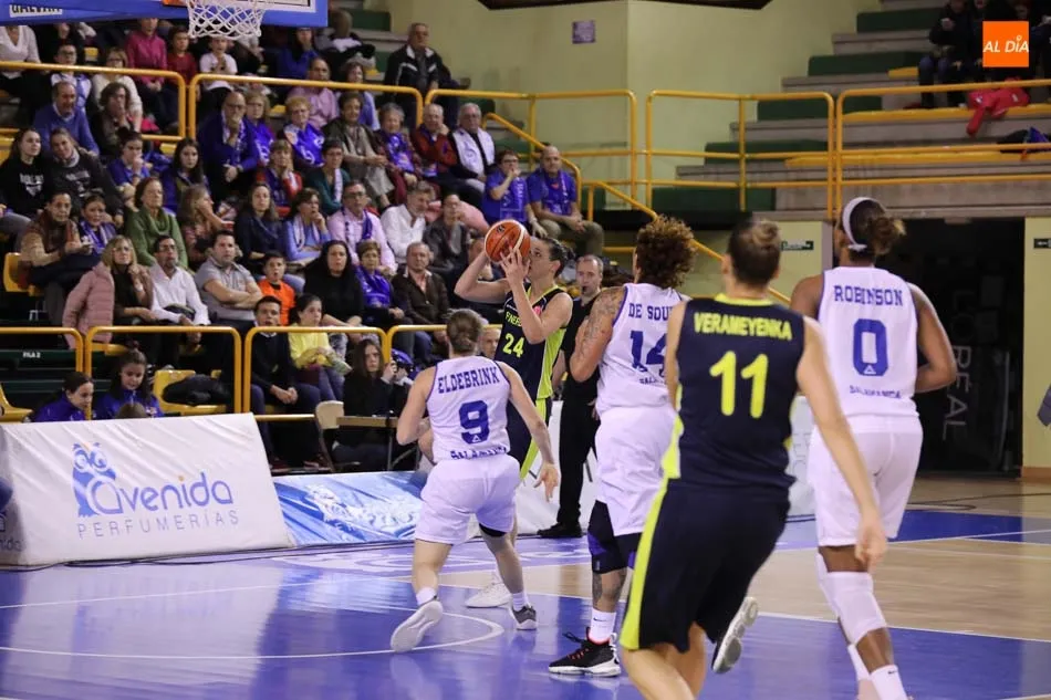 Foto 7 - Perfumer&iacute;as Avenida se al&iacute;a con la magia de W&uuml;rzburg para derrotar a Fenerbahce tras una...