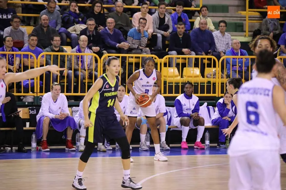 Foto 5 - Perfumer&iacute;as Avenida se al&iacute;a con la magia de W&uuml;rzburg para derrotar a Fenerbahce tras una...