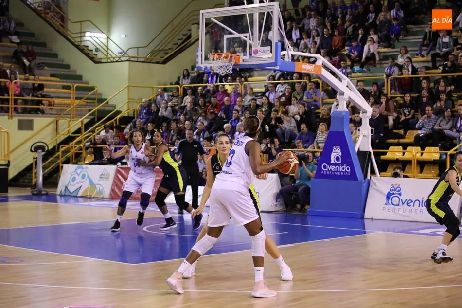 Foto 2 - Perfumer&iacute;as Avenida se al&iacute;a con la magia de W&uuml;rzburg para derrotar a Fenerbahce tras una...