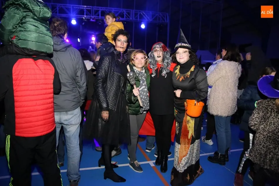 Foto 8 - Animada fiesta con desfile, m&uacute;sica y t&uacute;nel del terror para celebrar Halloween