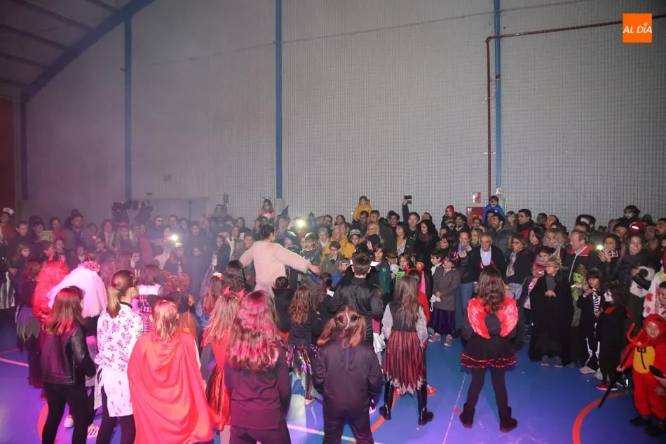 Foto 4 - Animada fiesta con desfile, m&uacute;sica y t&uacute;nel del terror para celebrar Halloween