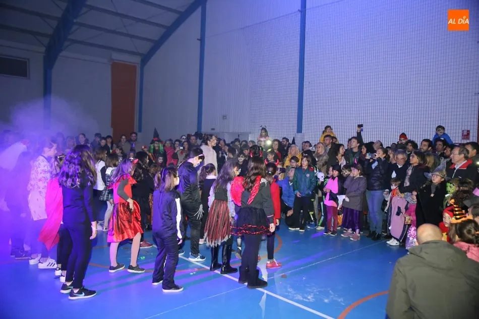 Foto 2 - Animada fiesta con desfile, m&uacute;sica y t&uacute;nel del terror para celebrar Halloween