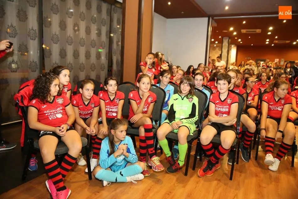 Foto 11 - Los equipos del CD Salamanca FF se presentan de forma oficial para la presente temporada