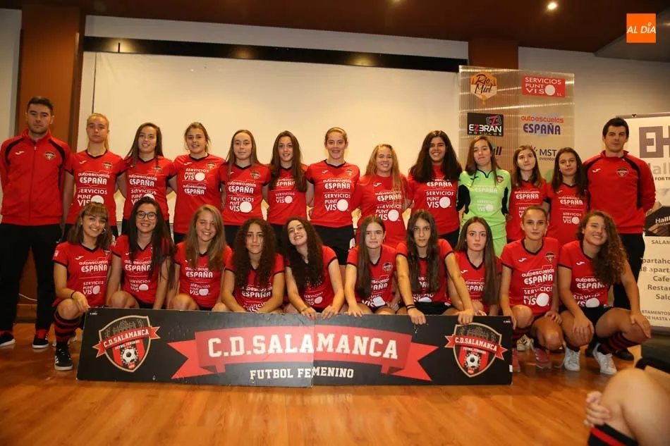 Foto 10 - Los equipos del CD Salamanca FF se presentan de forma oficial para la presente temporada