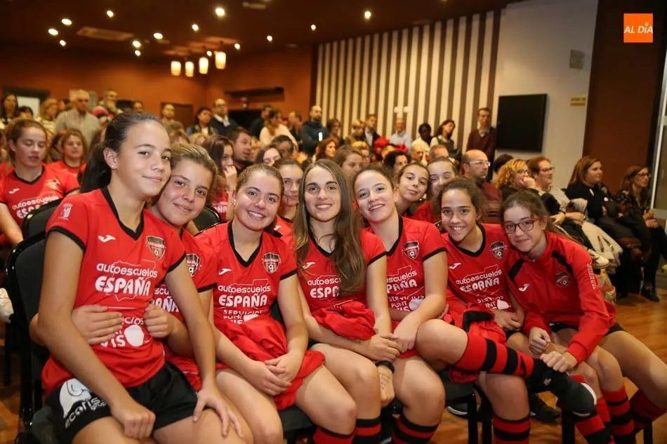 Foto 8 - Los equipos del CD Salamanca FF se presentan de forma oficial para la presente temporada