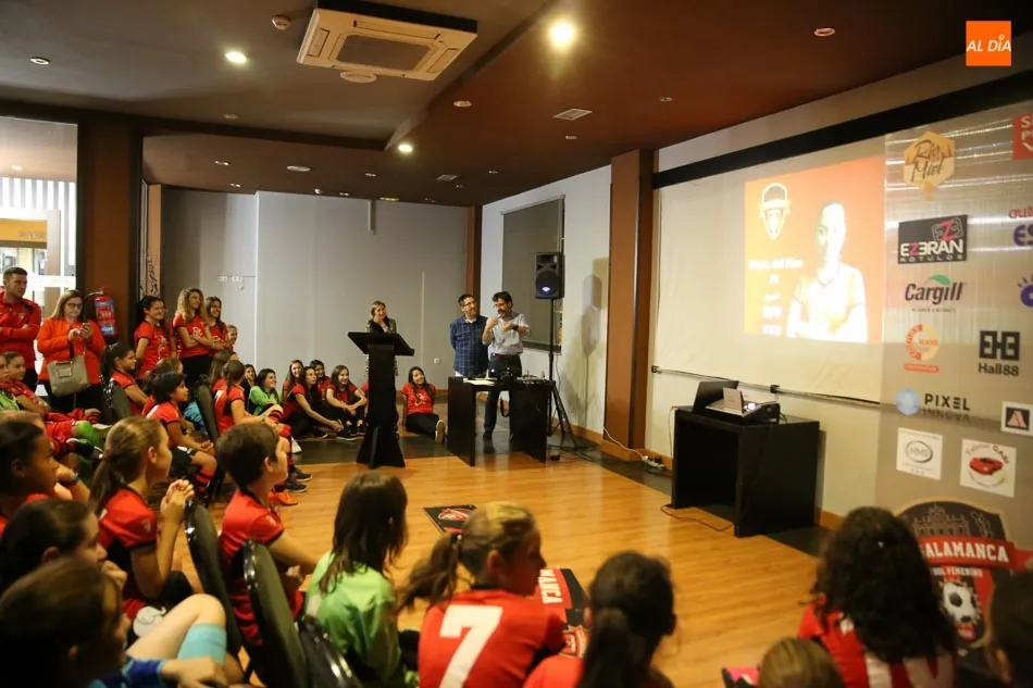 Foto 6 - Los equipos del CD Salamanca FF se presentan de forma oficial para la presente temporada