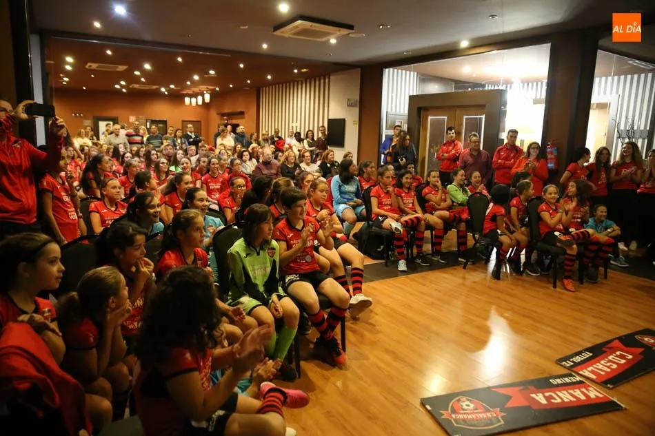 Foto 5 - Los equipos del CD Salamanca FF se presentan de forma oficial para la presente temporada
