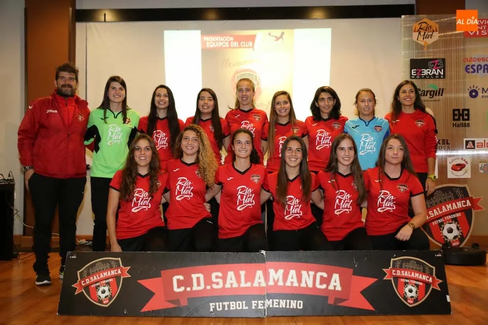 Foto 4 - Los equipos del CD Salamanca FF se presentan de forma oficial para la presente temporada