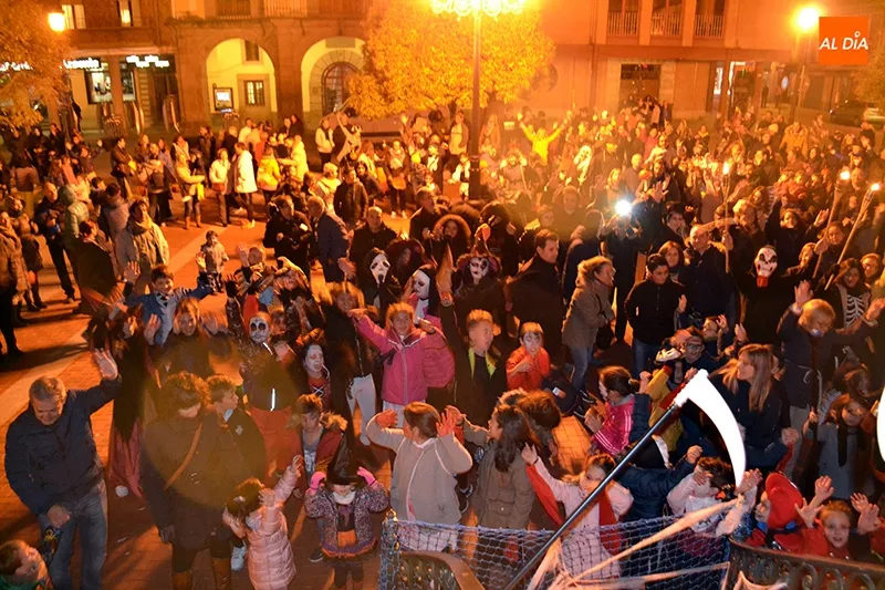 Foto 2 - Pe&ntilde;aranda se rinde al divertido terror de Halloween