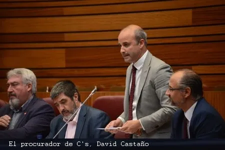 Foto 3 - Ciudadanos muestra su preocupaci&oacute;n por el posible impacto visual del nuevo mirador en Aldead&aacute;vila ...