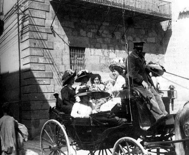 Foto 3 - Los coches de caballos como transporte de alquiler