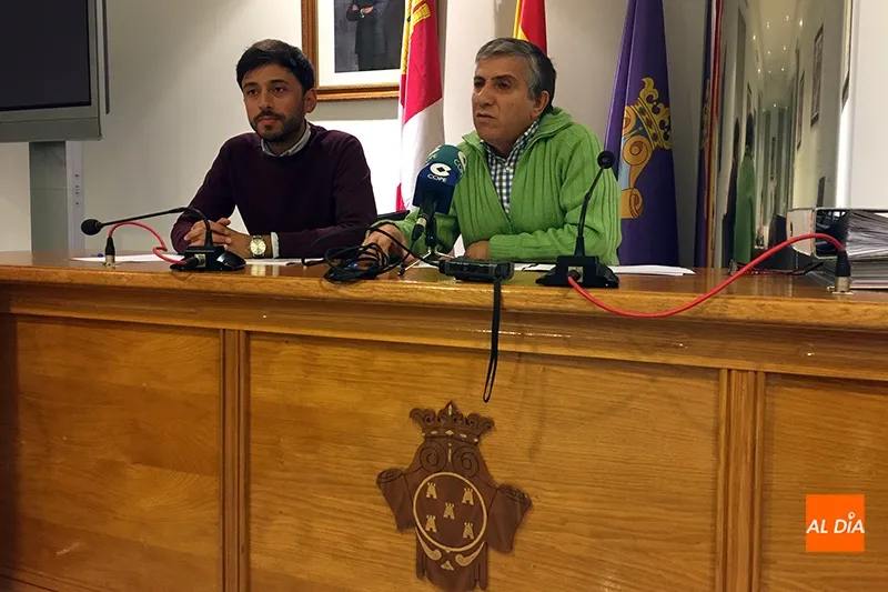 Isidro Rodríguez, concejal de Economía, y Francisco Díaz, edil de festejos, presentaban las cuentas de las Ferias y Fiestas 2018