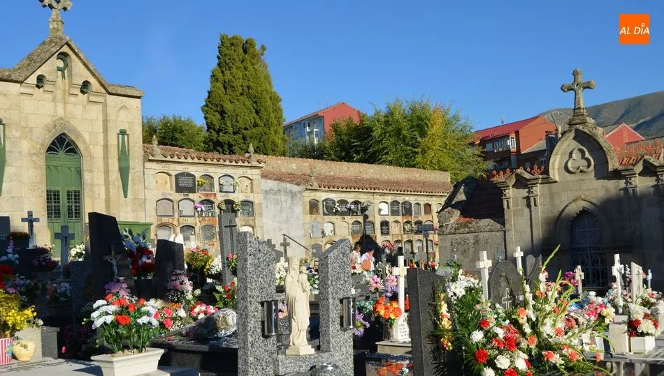 Izd. Panteón de Vicente Cid, dcha. Panteón de la Viuda Galindo