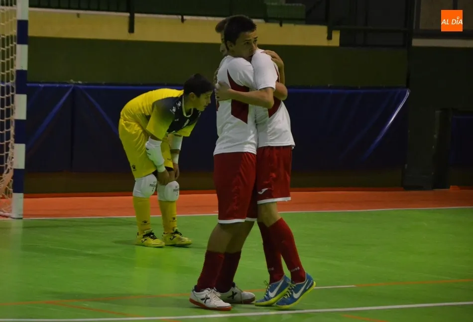 Foto 10 - Emocionante victoria del III Cadete en un partido muy entretenido en la pista y tenso en la grada  