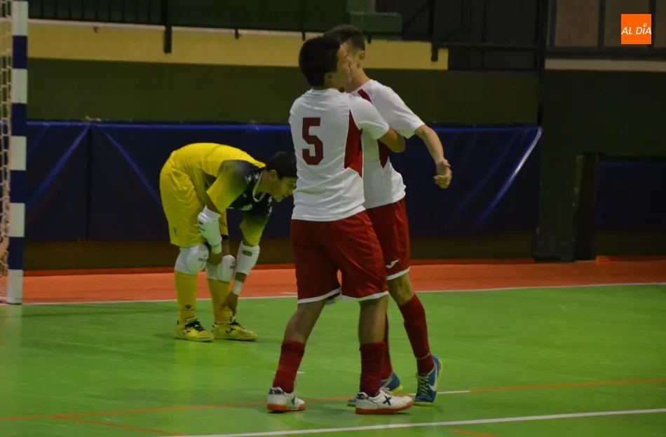 Foto 11 - Emocionante victoria del III Cadete en un partido muy entretenido en la pista y tenso en la grada  