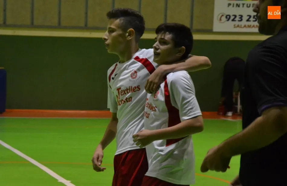 Foto 7 - Emocionante victoria del III Cadete en un partido muy entretenido en la pista y tenso en la grada  