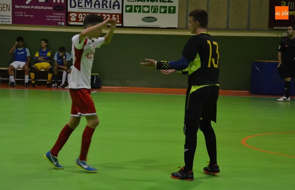 Foto 9 - Emocionante victoria del III Cadete en un partido muy entretenido en la pista y tenso en la grada  