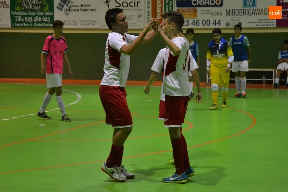 Foto 6 - Emocionante victoria del III Cadete en un partido muy entretenido en la pista y tenso en la grada  