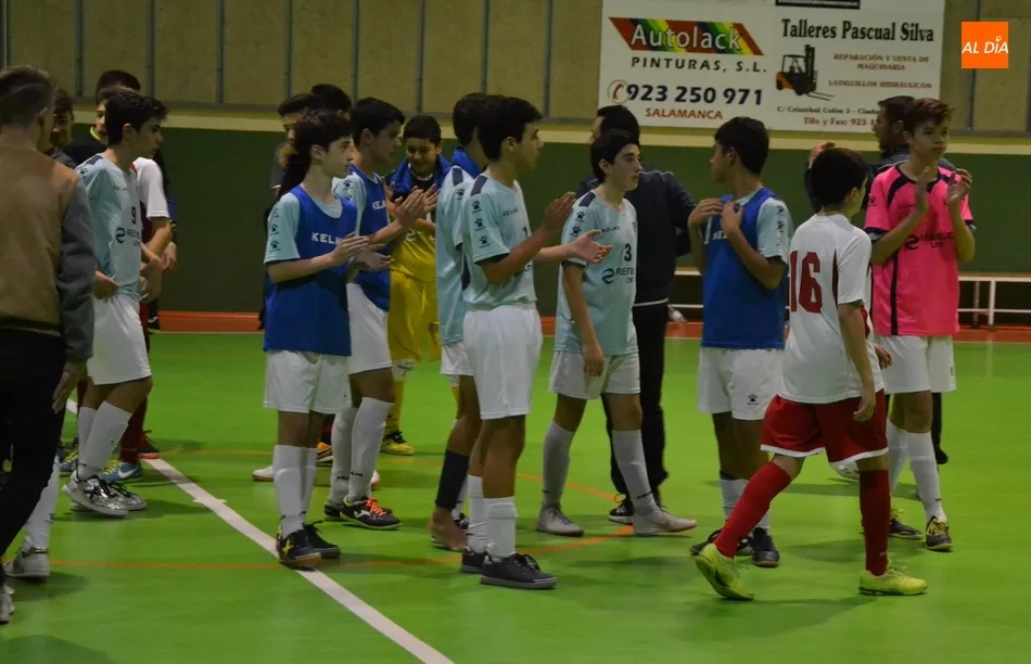 Foto 5 - Emocionante victoria del III Cadete en un partido muy entretenido en la pista y tenso en la grada  