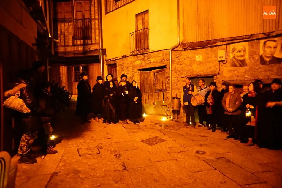 Foto 10 - Mogarraz se ilumina un vez m&aacute;s con la noche de las Almas Blancas