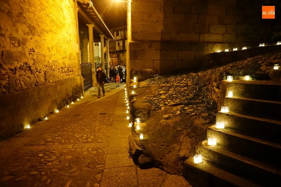 Foto 7 - Mogarraz se ilumina un vez m&aacute;s con la noche de las Almas Blancas