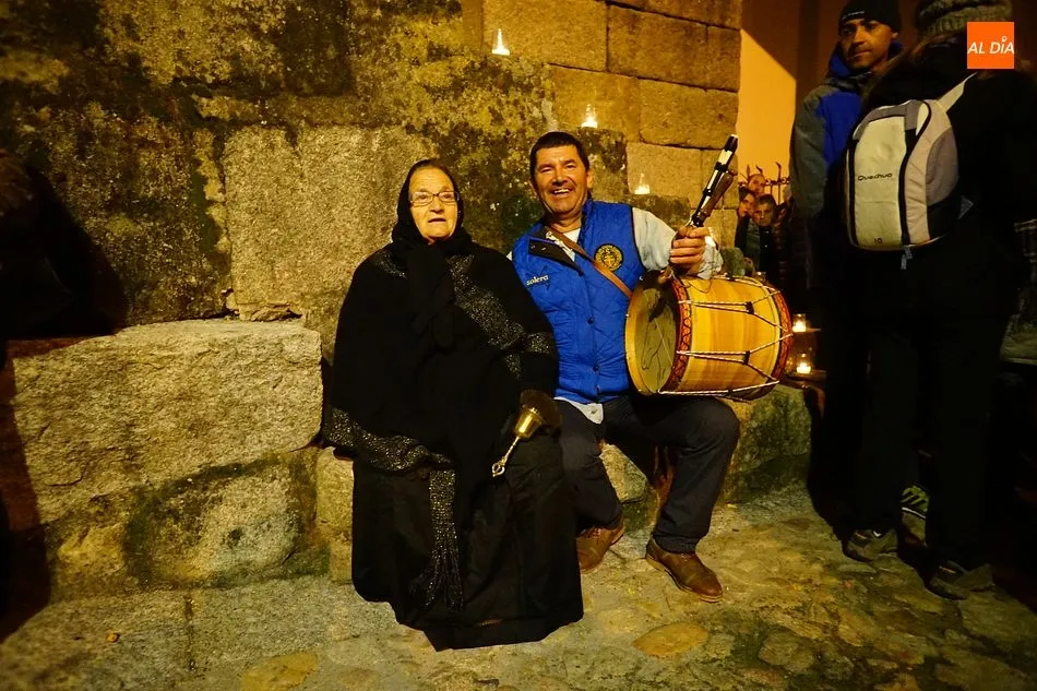 Foto 2 - Mogarraz se ilumina un vez m&aacute;s con la noche de las Almas Blancas