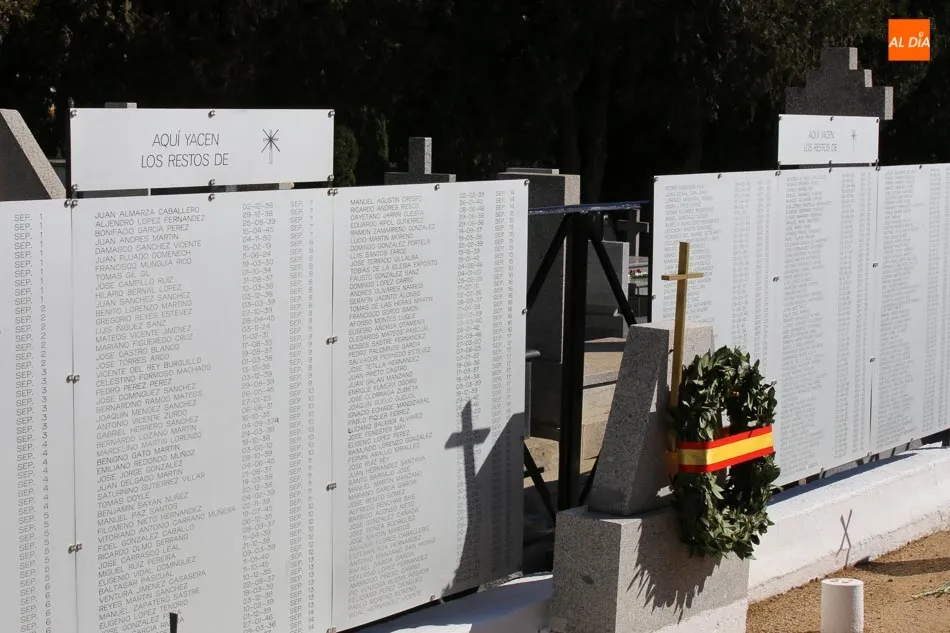 Foto 8 - Emotivo homenaje a los militares fallecidos en acto de servicio en el cementerio San Carlos