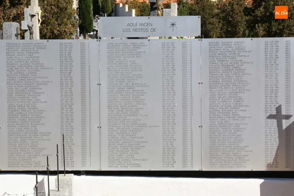 Foto 5 - Emotivo homenaje a los militares fallecidos en acto de servicio en el cementerio San Carlos