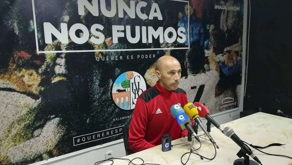El técnico, durante la ruedad de prensa. Foto: R.F.G.