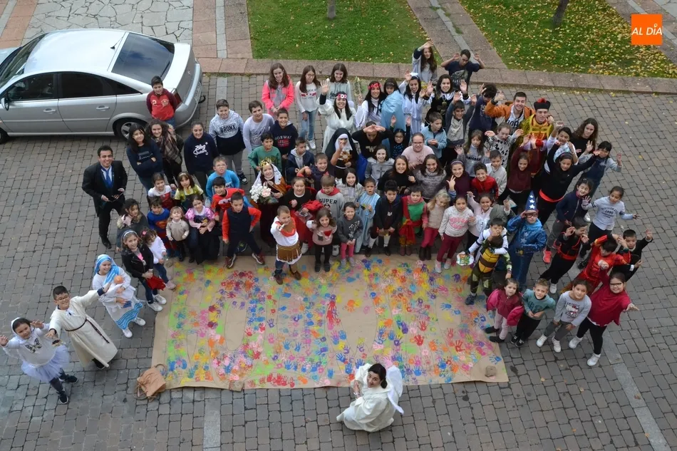 Nuevo éxito de Holywins con santos y superhéroes de la mano  