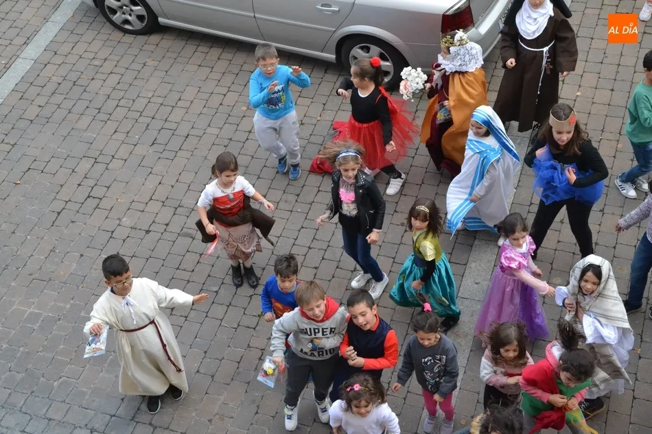 Foto 10 - Nuevo &eacute;xito de Holywins con santos y superh&eacute;roes de la mano  