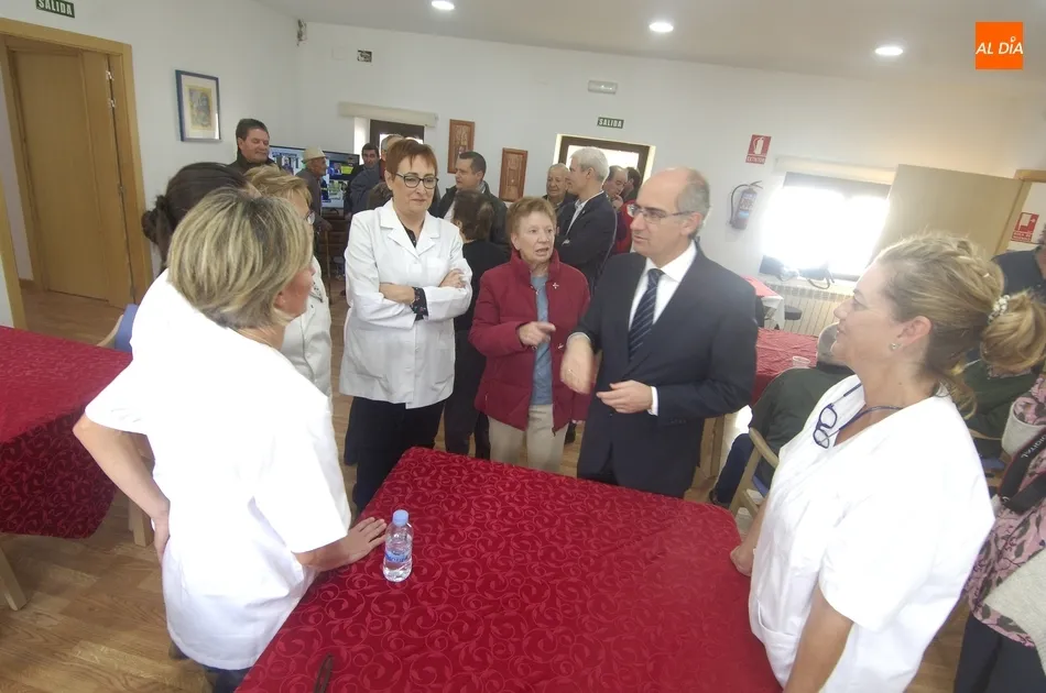 Recorrido de las autoridades por las instalaciones | Fotos Adrián Martín