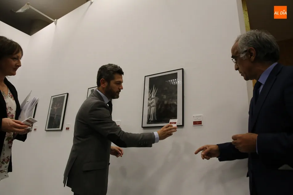 Foto 9 - El Charro acoge una exposici&oacute;n con las fotograf&iacute;as de la Semana Santa Salmantina