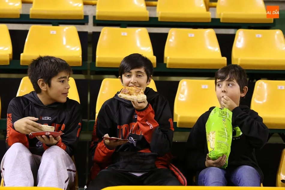 Foto 8 - &nbsp;La Antigua CB Tormes cae ante el Peixe en un partido igualado de principio a fin (69-71)