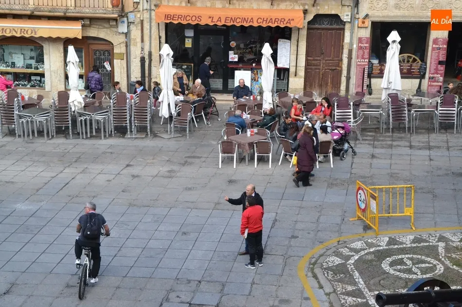 Foto 7 - Buen ambiente tur&iacute;stico en las calles en la jornada &iacute;ntegramente laborable del Puente  