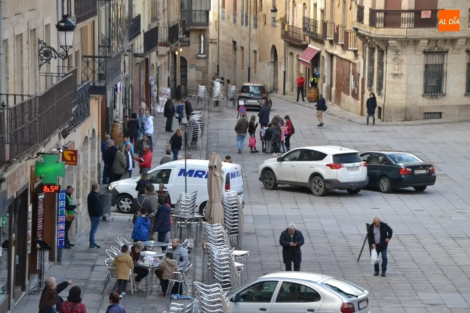 Foto 10 - Buen ambiente tur&iacute;stico en las calles en la jornada &iacute;ntegramente laborable del Puente  