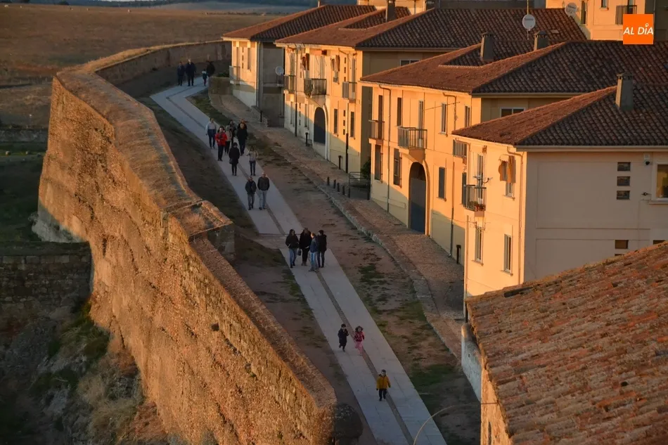 Buen ambiente turístico en las calles en la jornada íntegramente laborable del Puente  