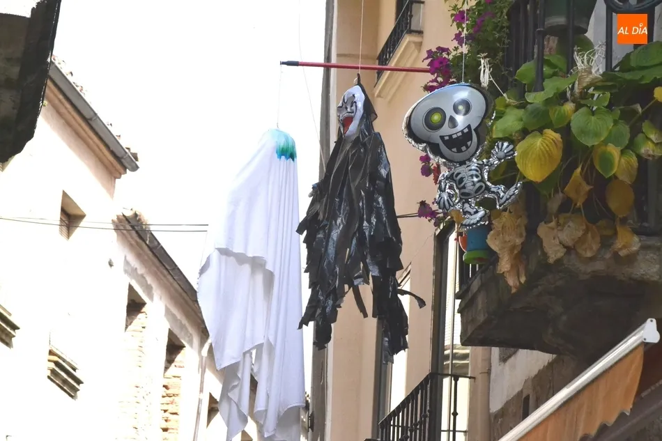1Foto: Halloween resiste en la calle  