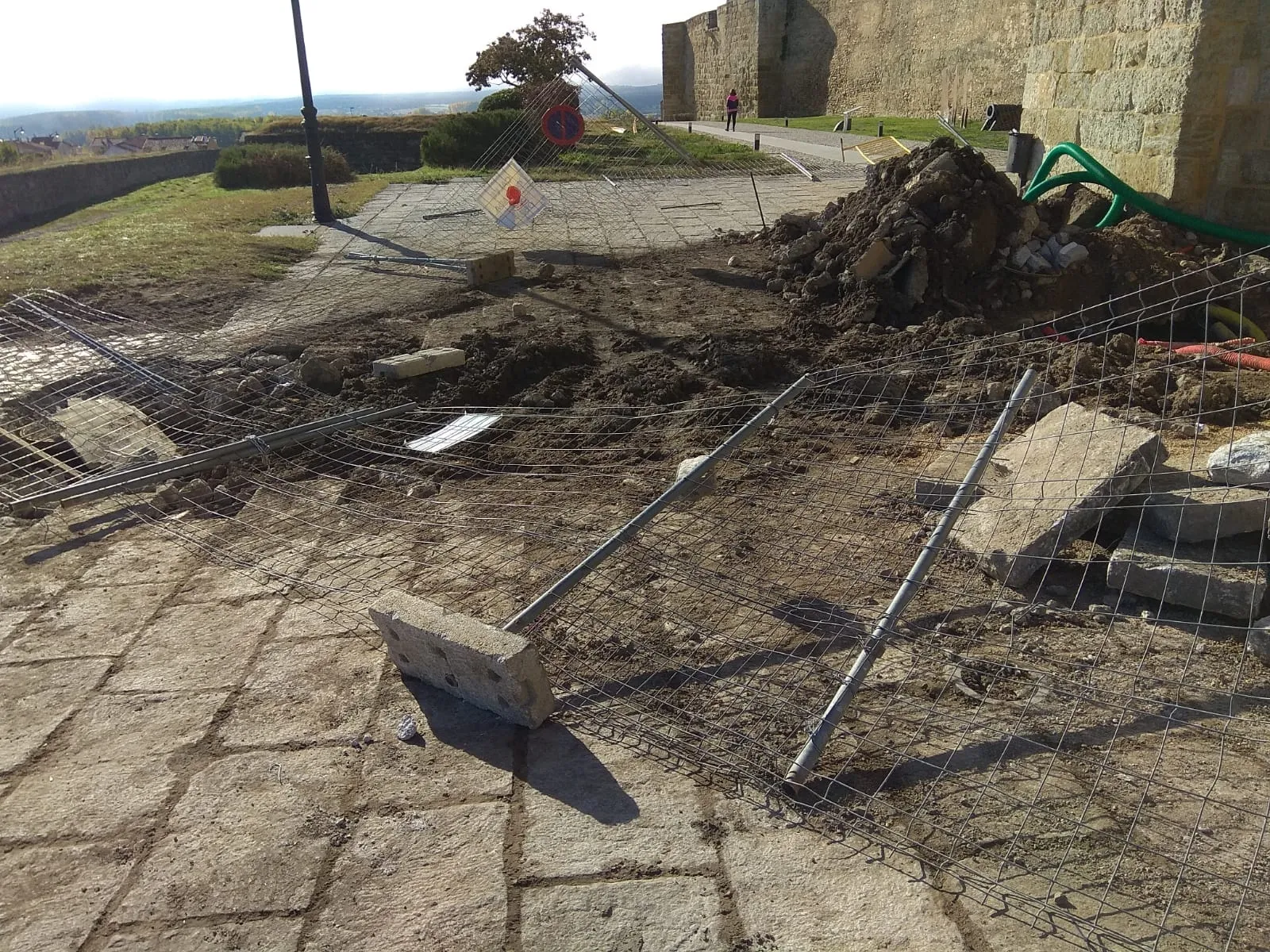 Las obras de la Rúa del Sol, objetivo de los gamberros en las últimas horas  