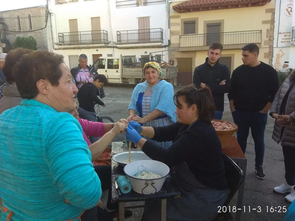 Foto 7 - La II Matanza Tradicional llena de recuerdos la Plaza de Villarino  