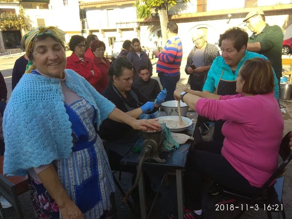 Foto 4 - La II Matanza Tradicional llena de recuerdos la Plaza de Villarino  