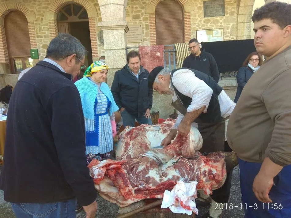 Foto 8 - La II Matanza Tradicional llena de recuerdos la Plaza de Villarino  