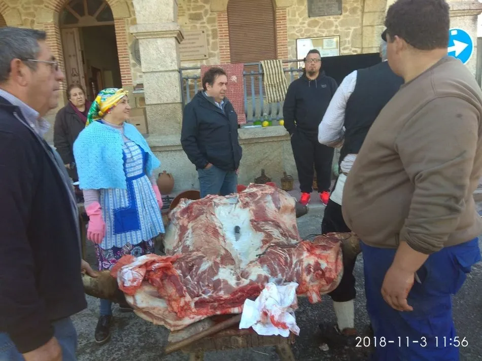 Foto 6 - La II Matanza Tradicional llena de recuerdos la Plaza de Villarino  