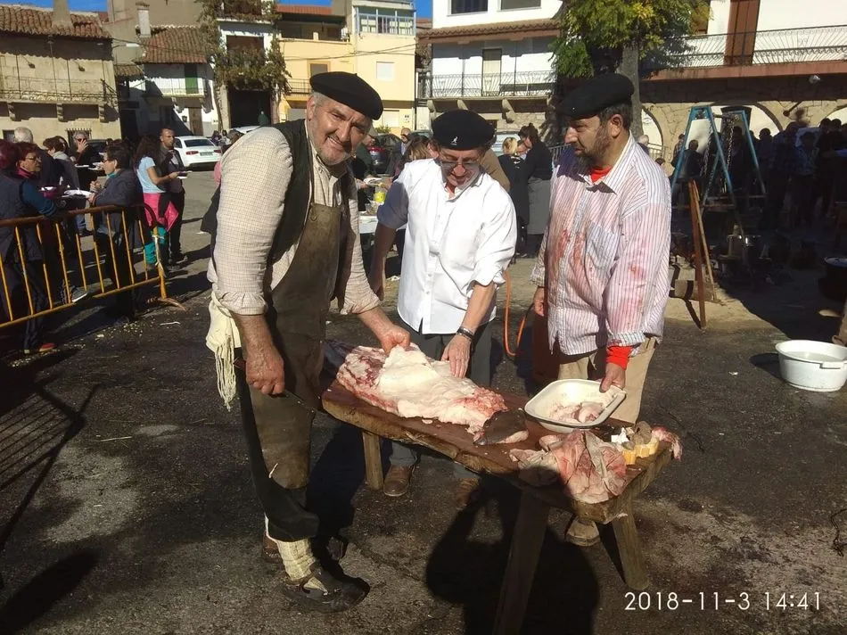Foto 5 - La II Matanza Tradicional llena de recuerdos la Plaza de Villarino  