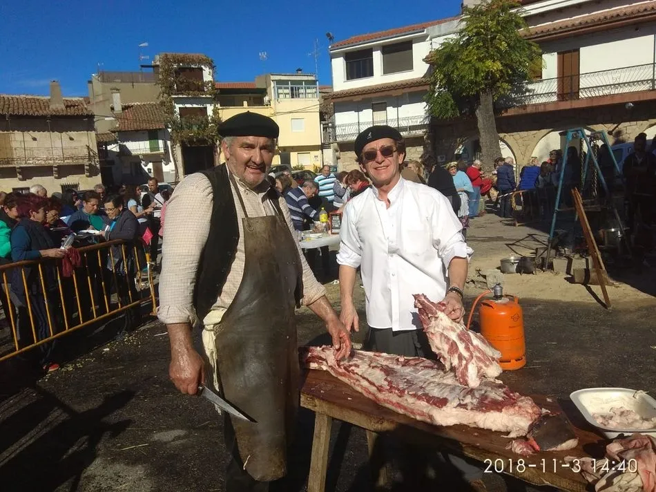Foto 2 - La II Matanza Tradicional llena de recuerdos la Plaza de Villarino  