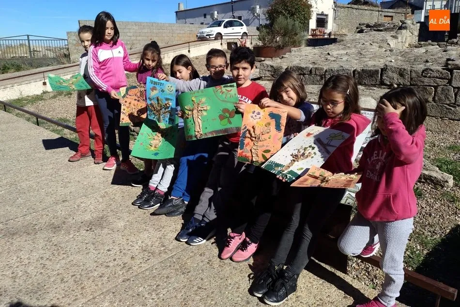 Foto 5 - Los ni&ntilde;os conocen las plantas de oto&ntilde;o de Las Arribes en el taller de la Casa del Parque Torre&oacute;n ...