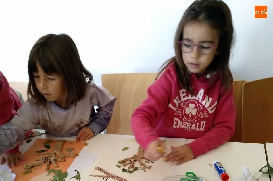 Foto 9 - Los ni&ntilde;os conocen las plantas de oto&ntilde;o de Las Arribes en el taller de la Casa del Parque Torre&oacute;n ...